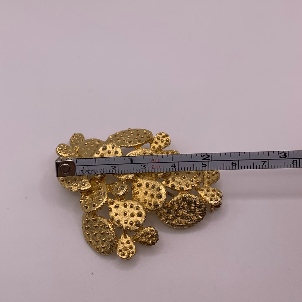 Vintage Signed Tortolani gold tone cactus brooch - Picture 4 of 6